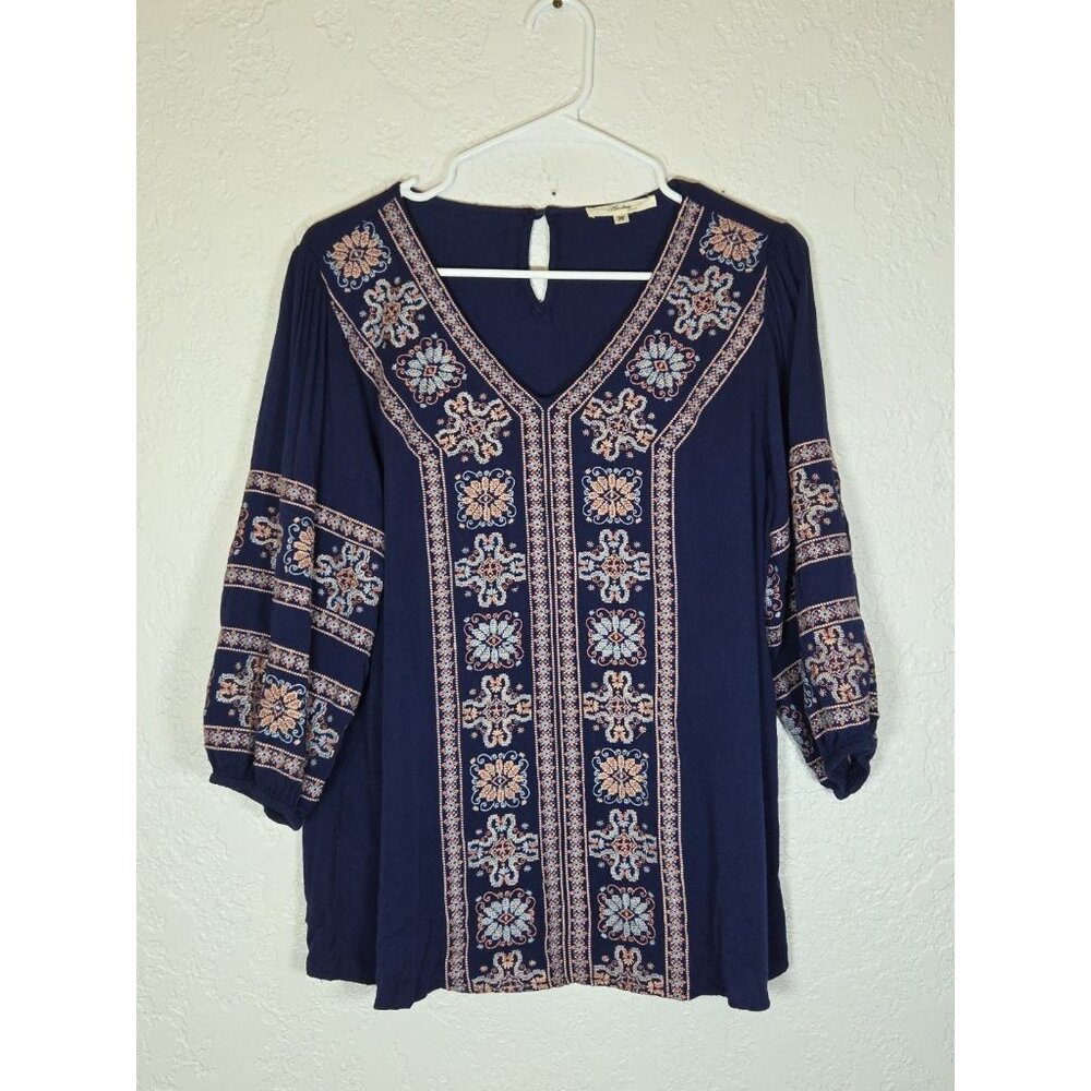 Andree By UNIT Women’s Size Medium Blue Floral Embroidered Tunic